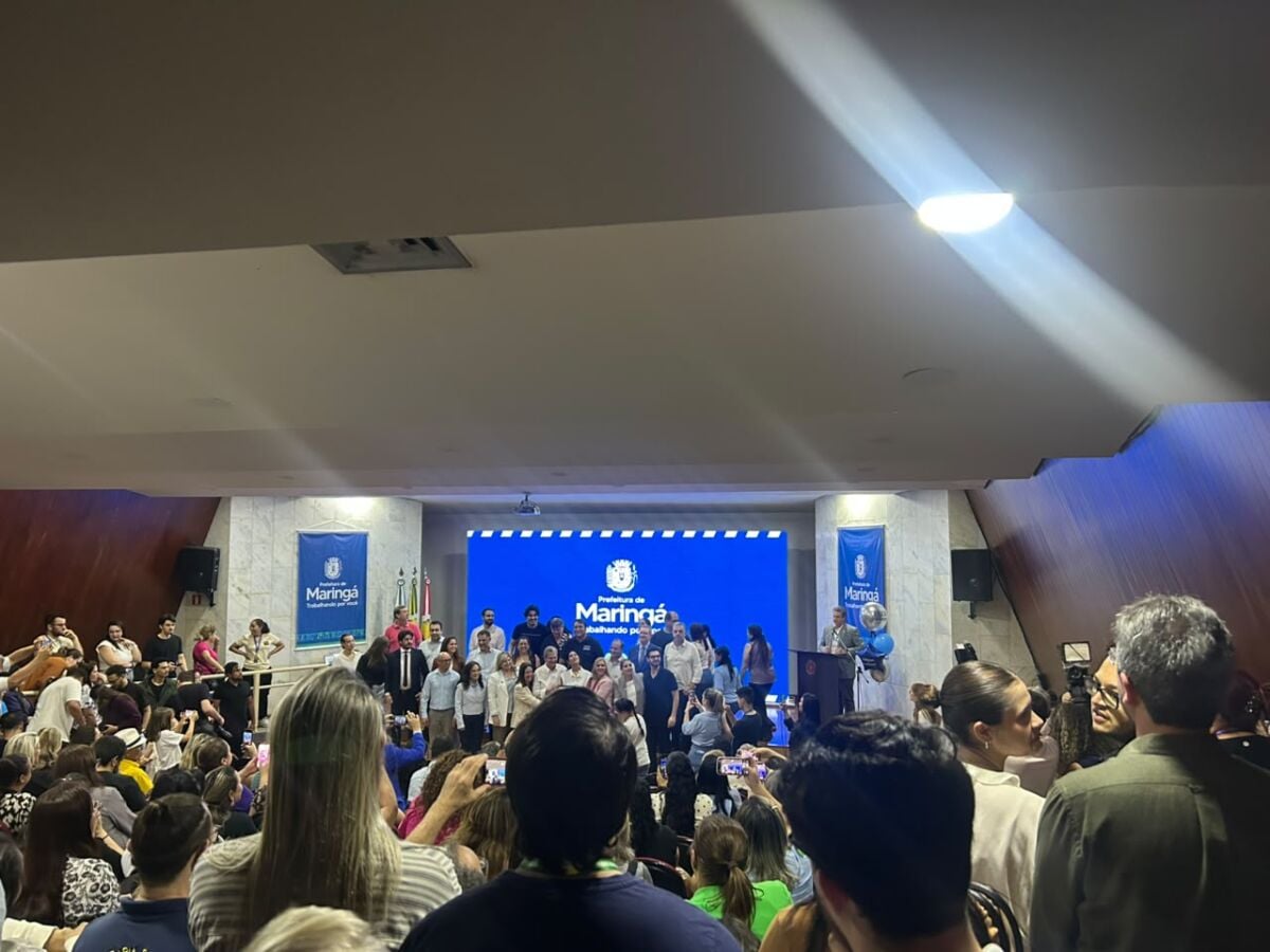 Maringá sanciona lei com reformulação de carreira para profissionais da educação
