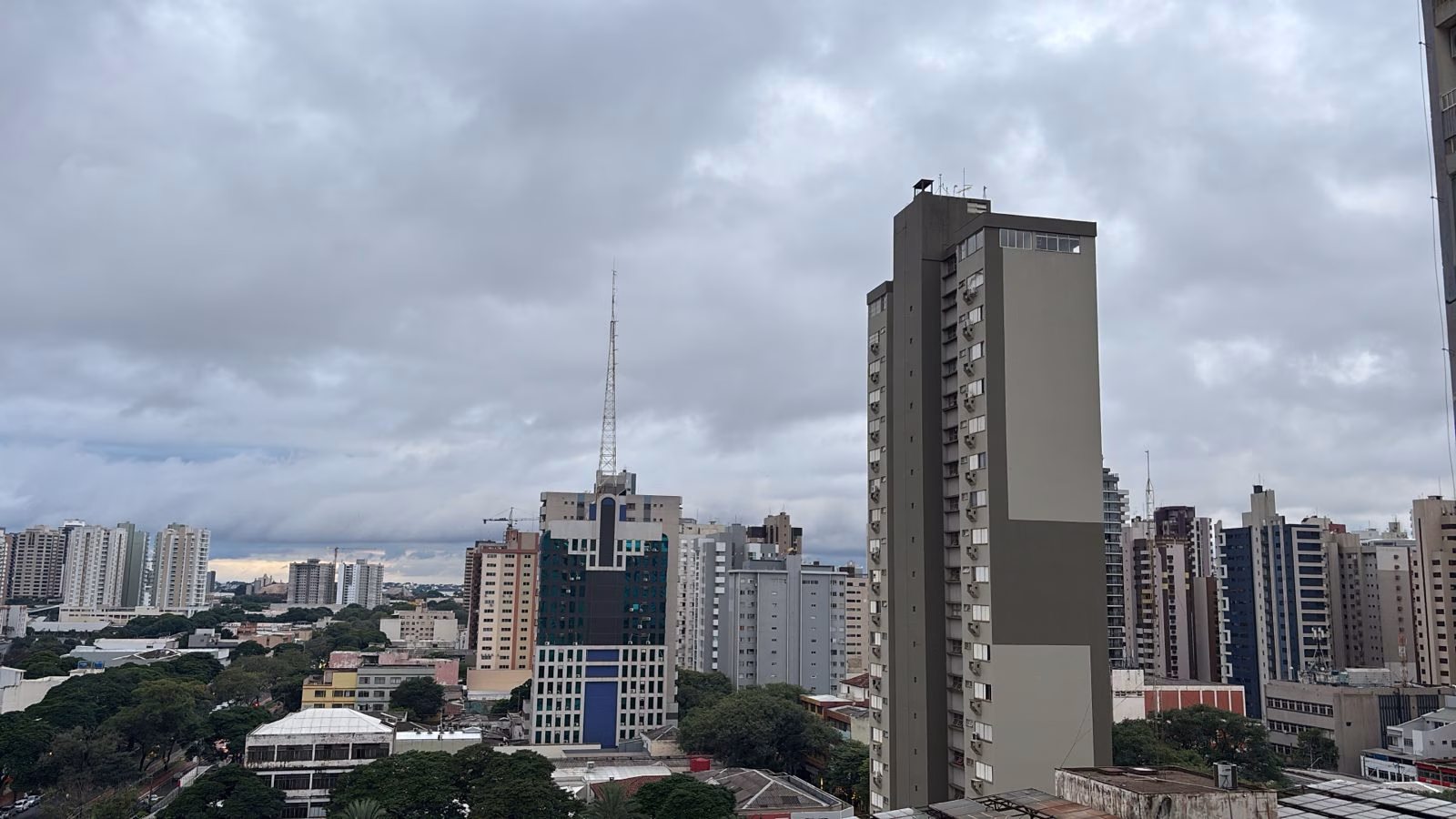 Maringá tem domingo com tempo firme e queda de temperatura; veja previsão