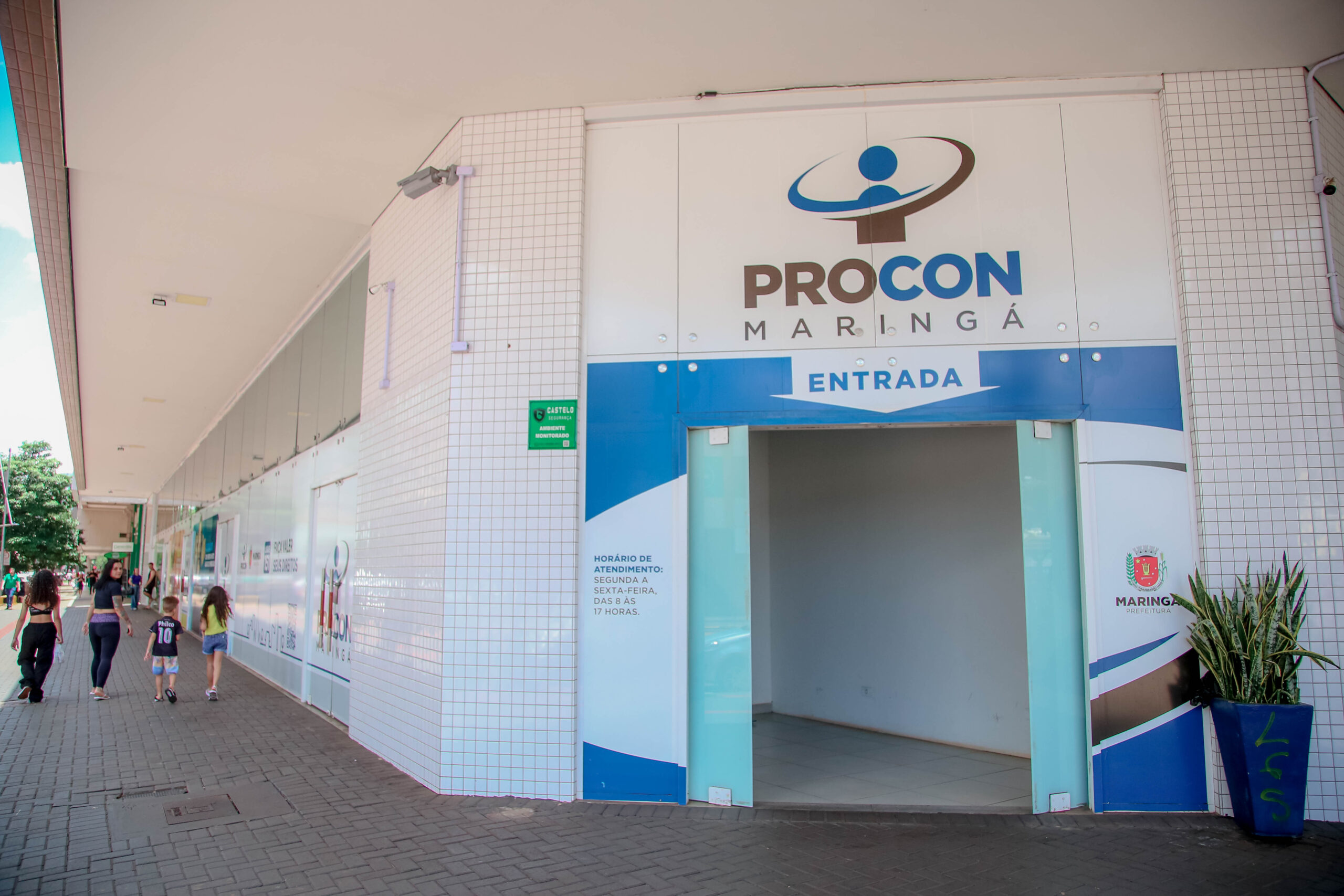 Procon Maringá alerta sobre direitos do consumidor frente a juros excessivos