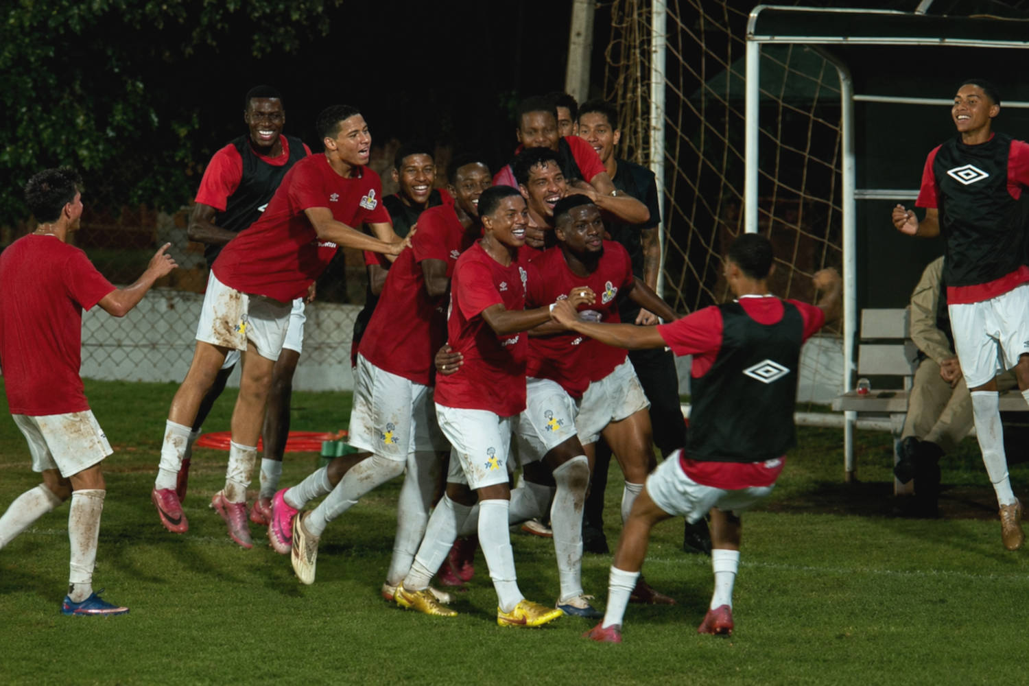 PSTC vence União e assume liderança nas quartas da Terceirona