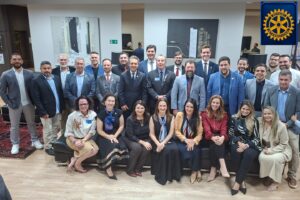 Rotary Club de Maringá-ACIM recebe governador e amplia quadro com novos integrantes
