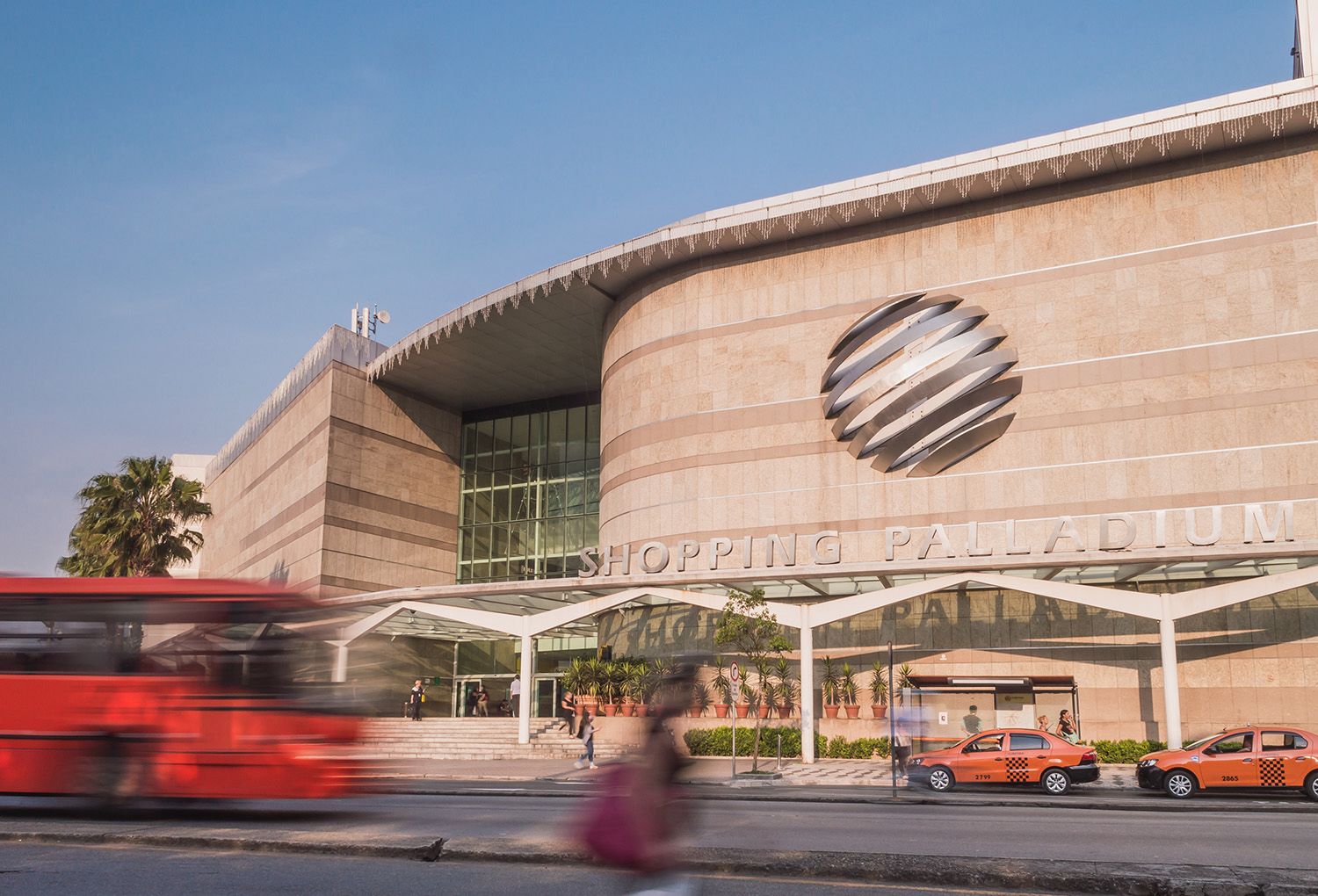 Shoppings de Curitiba anunciam mudanças de horário para feriado prolongado