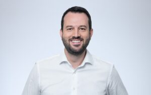 Sicredi se consolida entre top 7 bancos do país com crescimento cooperativo
