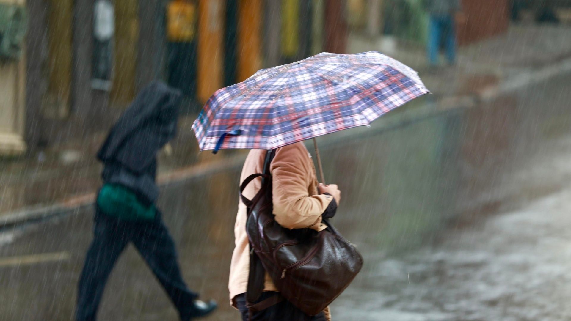 Temporais intensos fecham inverno com chuvas no Paraná e avanço para região Sudeste