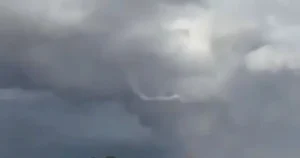 Terceiro tornado em três dias atinge região noroeste do Paraná