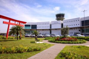 Aeroporto de Maringá investe R$ 1,7 mi em frota elétrica e híbrida