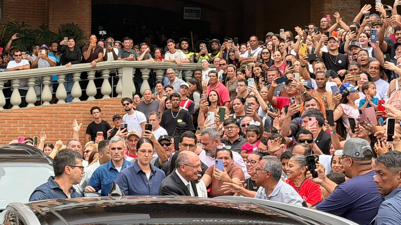 Alckmin em Aparecida: celebração religiosa marca polarização política no país