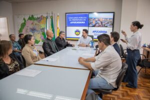 Apucarana abre vagas em concurso público com remuneração de até R$ 16,3 mil