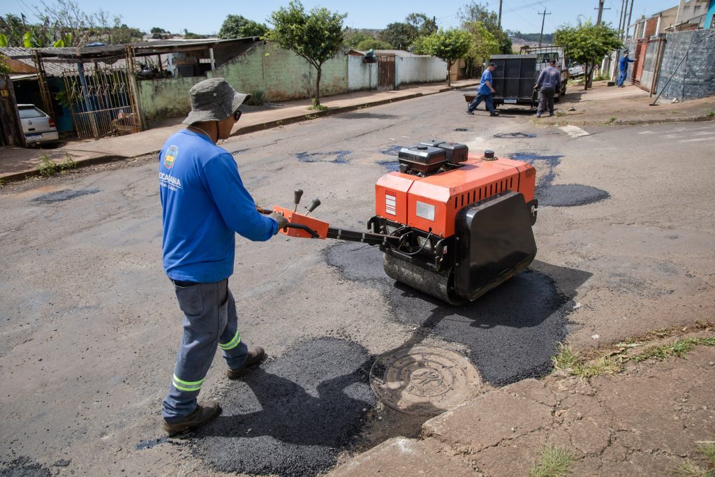 Apucarana intensifica reparos viários aproveitando pausa nas precipitações