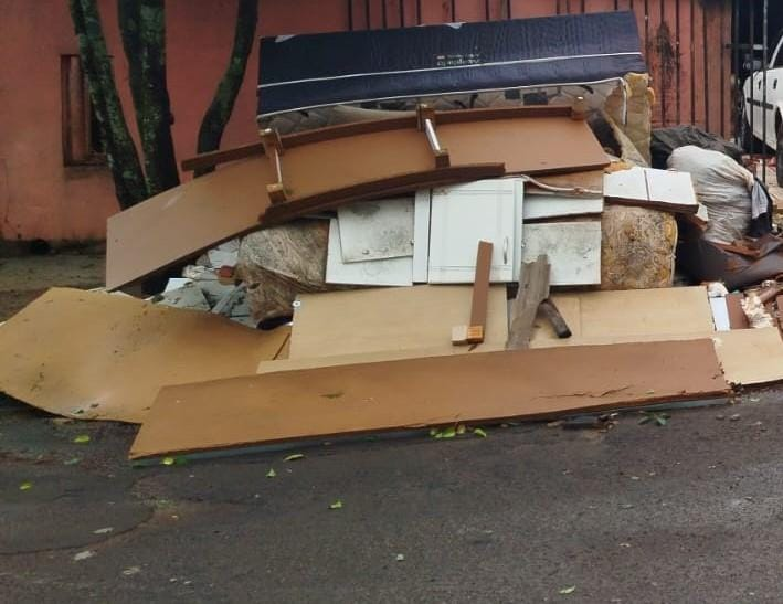 Arapongas notifica morador por descarte irregular de resíduos no Jardim Mônaco