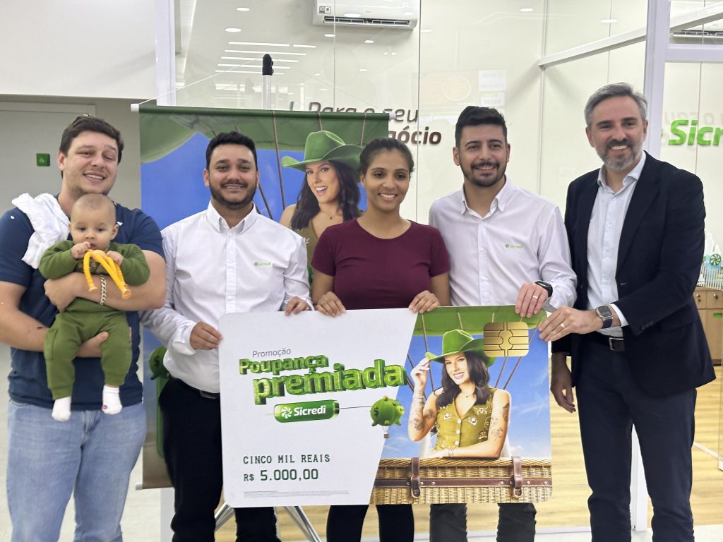 Associada do Sicredi em Barbosa Ferraz recebe R$ 5 mil de prêmio
