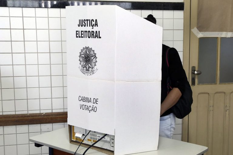Brasil vai às urnas: 158,7 milhões de eleitores votam para presidente e representantes