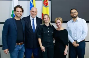 Câmara de Maringá debate impactos de telas na infância e adolescência