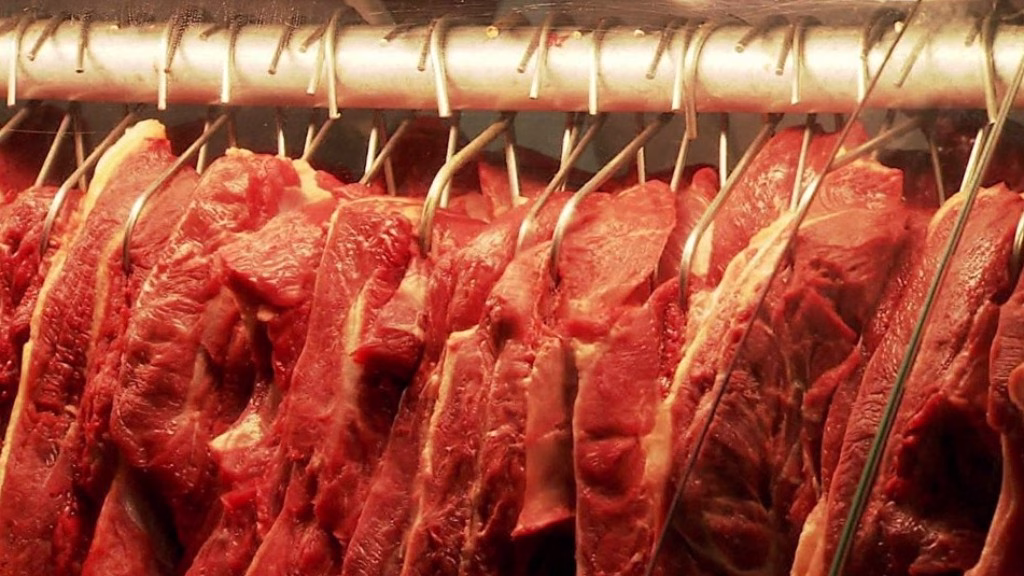 China cobra 55% de imposto sobre excedente de carne bovina do Brasil