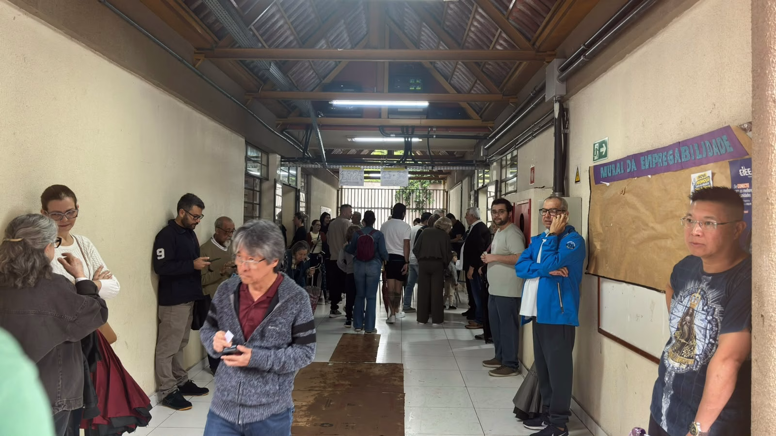 Cidadão destaca relevância do voto como direito e dever em colégio de Maringá