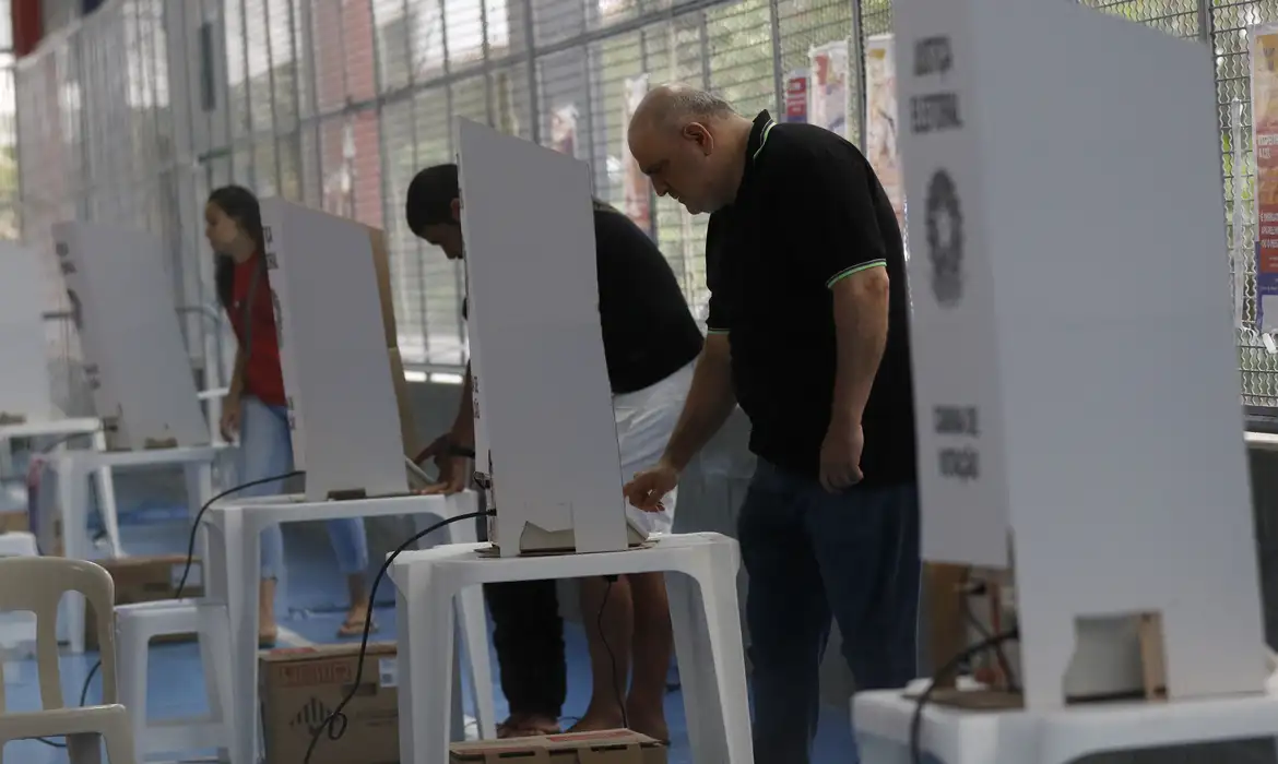 Conheça quem tem prioridade para votar sem esperar na fila