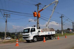 Copel substitui milhares de postes e torres no Paraná após setembro extremo