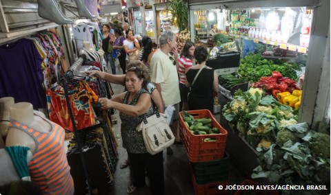 Cortes em benefícios sociais ameaçam economia de cidades do interior do Paraná