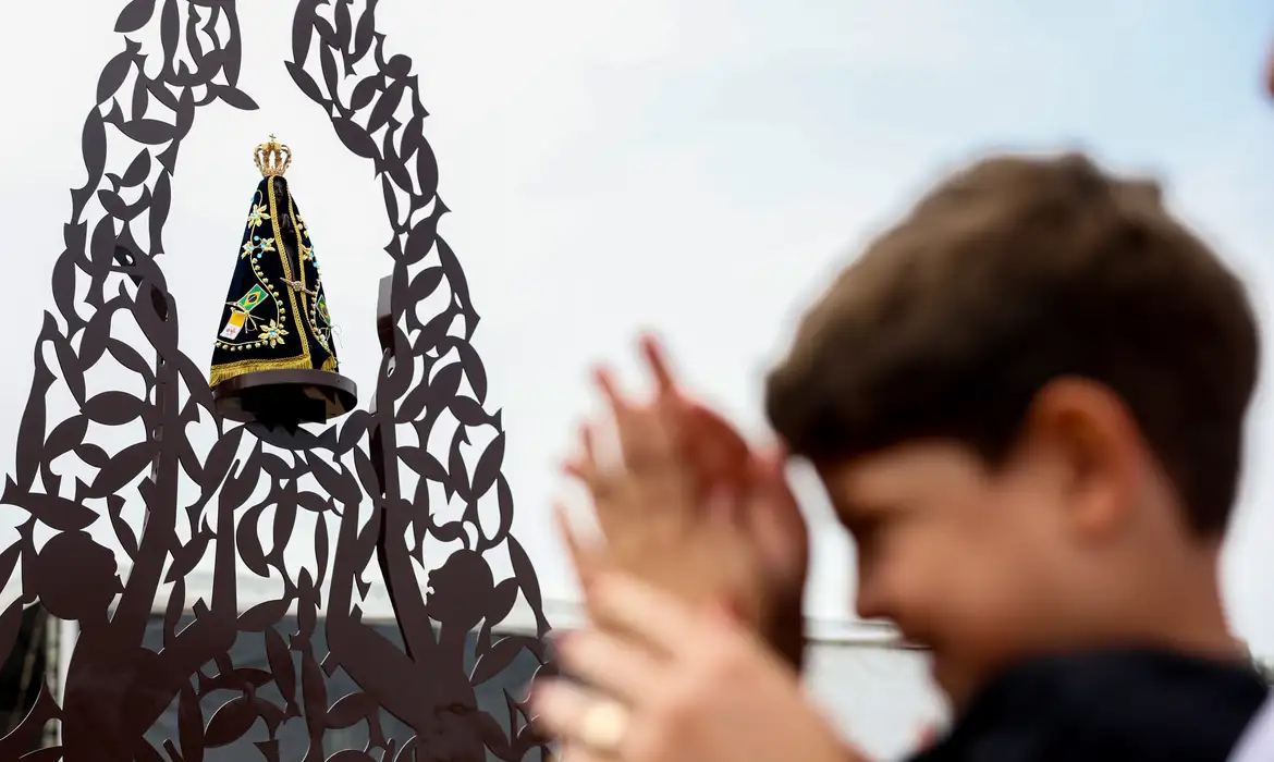 De achado em rio a padroeira nacional: a trajetória de Nossa Senhora Aparecida