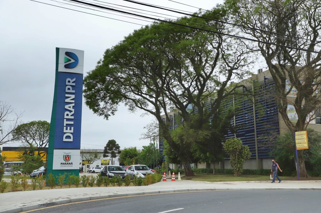 Detran-PR abre 100 vagas em concurso público para Agentes e profissionais administrativos