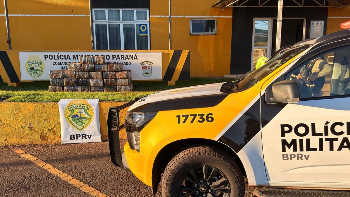 Droga avaliada em meia tonelada é encontrada em carro roubado na PR-317