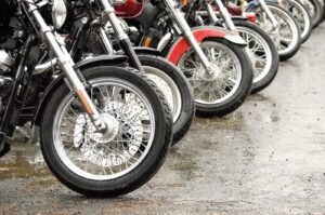 Economia em óleo de moto pode custar caro para motoboys e entregadores