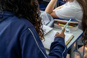Enem 2026: Educadores apontam possíveis temas de redação para estudantes