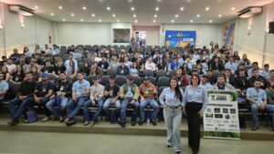 Fatec Ivaiporã reúne 200 estudantes para debater controle de pragas e plantas invasoras