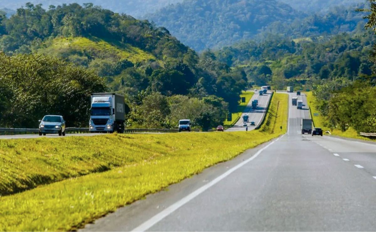 Finados: rodovias do Paraná devem registrar 25% mais movimento; confira previsão