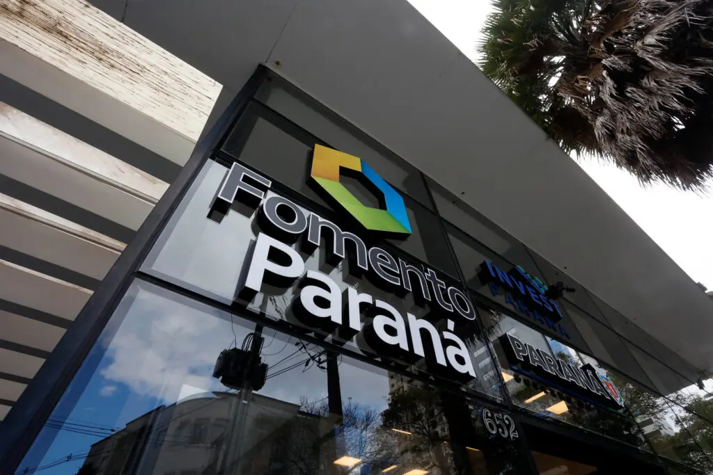 Fomento Paraná credenciada para subsidiar juros de microcrédito em municípios
