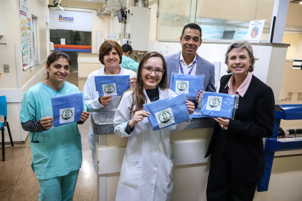 Hospital de Maringá transforma resíduos cirúrgicos em bolsas para pacientes
