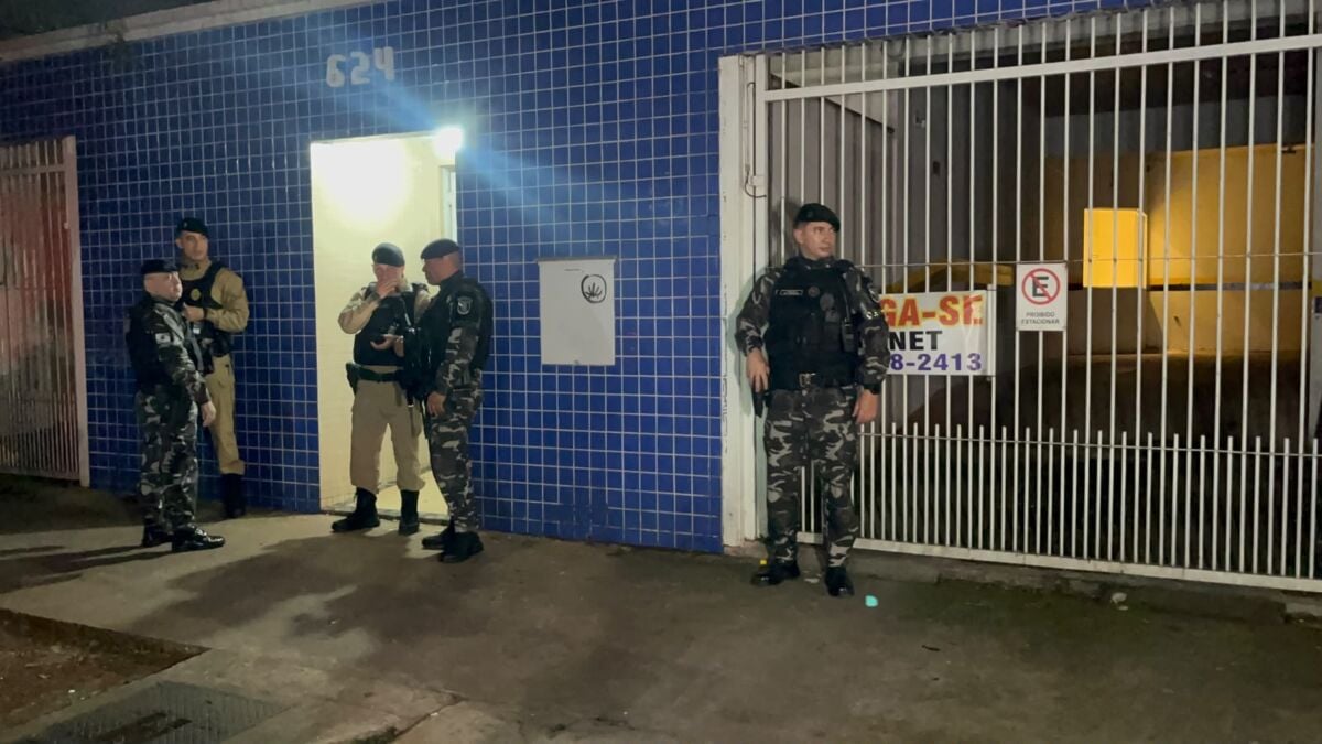 Invasão armada em prédio mobiliza polícia na Zona 7 de Maringá