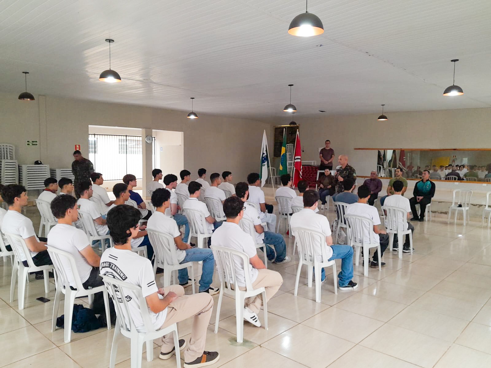 Kaloré entrega certificados militares e celebra juramento à Bandeira com autoridades