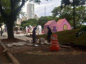 Maringá Encantada 2026: Praça da Prefeitura ganha temática da Turma da Mônica