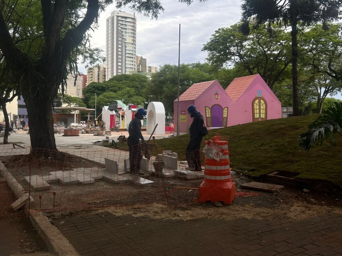 Maringá Encantada 2026: Praça da Prefeitura ganha temática da Turma da Mônica