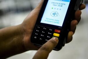 Maringá estuda criar programa de reembolso para compras em comércio local