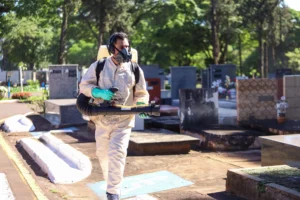 Maringá intensifica combate à dengue nos cemitérios antes do Dia de Finados