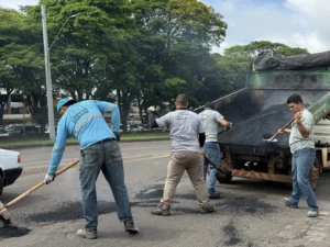 Maringá intensifica operação de conserto de buracos em avenidas neste sábado