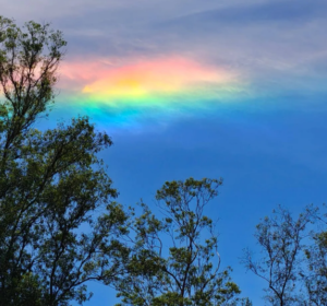 Nuvem Iridescente com cores de arco-íris intriga moradores do Vale do Ivaí