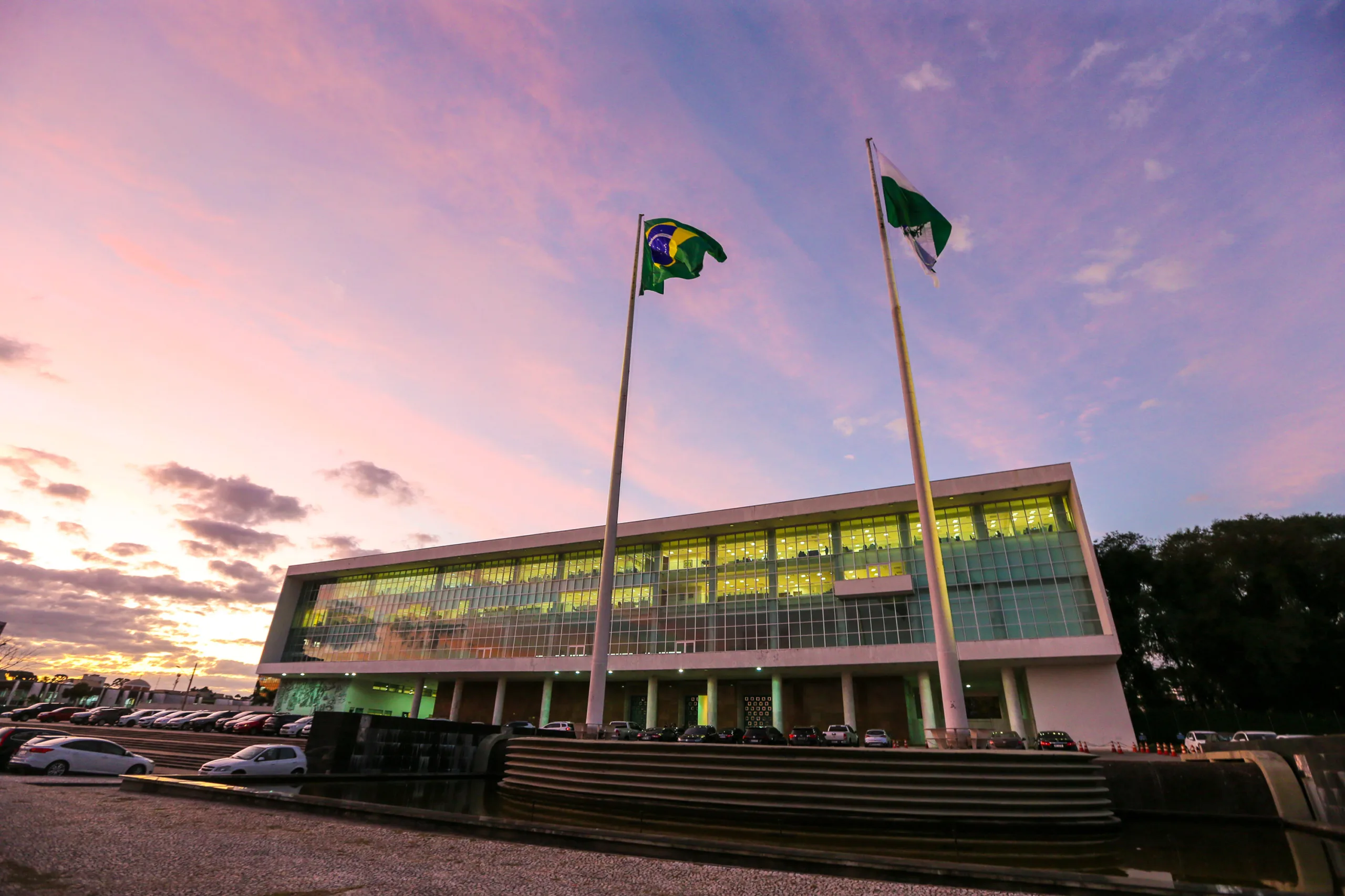 Paraná conquista terceiro lugar em disponibilidade de caixa do Brasil