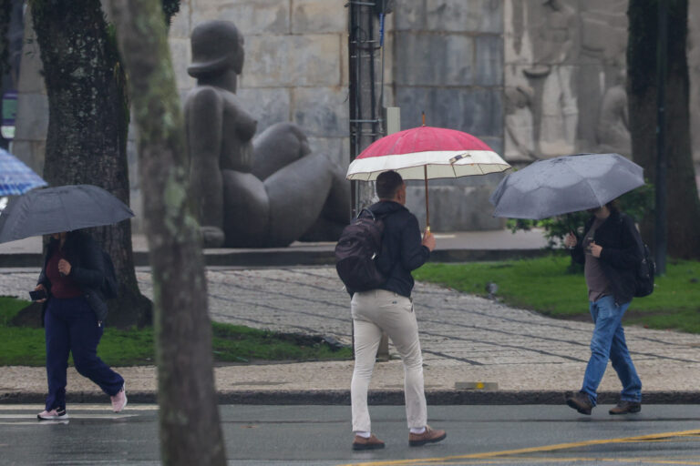 Paraná enfrenta risco de chuva intensa com acumulados até 200 mm até domingo