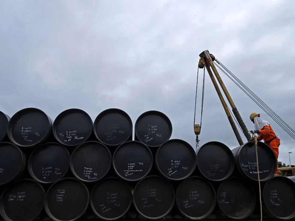 Petróleo retoma patamares acima de US$ 100 e impacta mercado