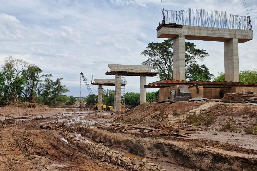 Ponte do Rio Ivaí na PR-498 avança para quase metade da obra entre cidades do Noroeste