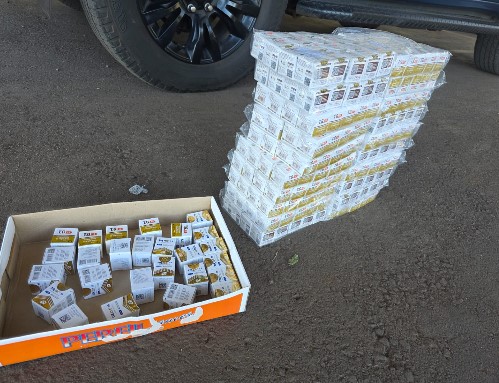 PRF apreende 1,7 mil ampolas emagrecedoras em carro de aplicativo no Paraná