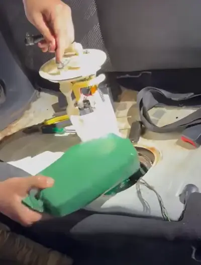 PRF apreende droga em tanque de carro em Maringá; suspeito é preso