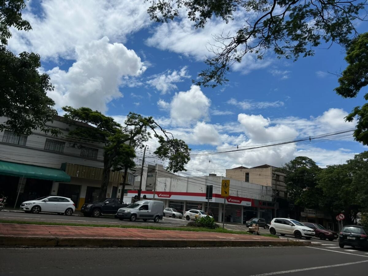 Sábado em Maringá: 31°C durante o dia e chuva intensa à noite