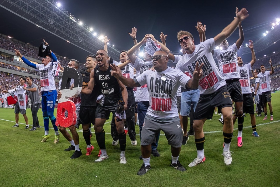 Santa Cruz retorna à Série B após uma década com empate diante de 45 mil torcedores