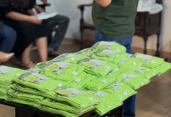 São Pedro do Ivaí distribui uniformes para equipe da Frente de Trabalho