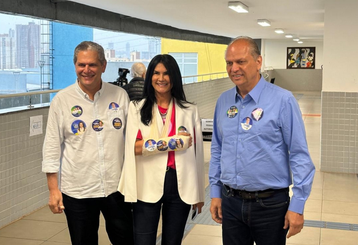 Silvio Barros participa de votação em Maringá e destaca importância da democracia