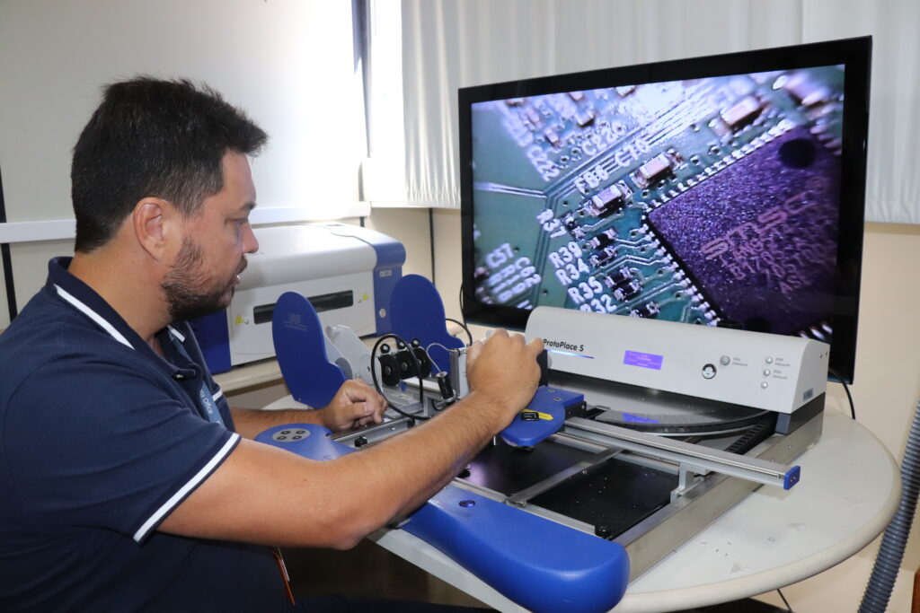 Tecpar lança edital com recursos para projetos de IA em empresas do Paraná